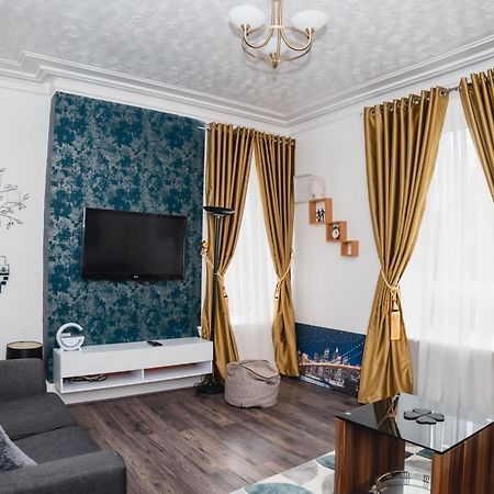 Entire Fabulous 2Bedroom First Floor Flat Located Within Close Proximity To City Centre & University Of Aberdeen With Private Parking Kültér fotó